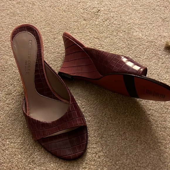 NWT Kenneth Cole Wedged Sliders - Picture 2 of 2